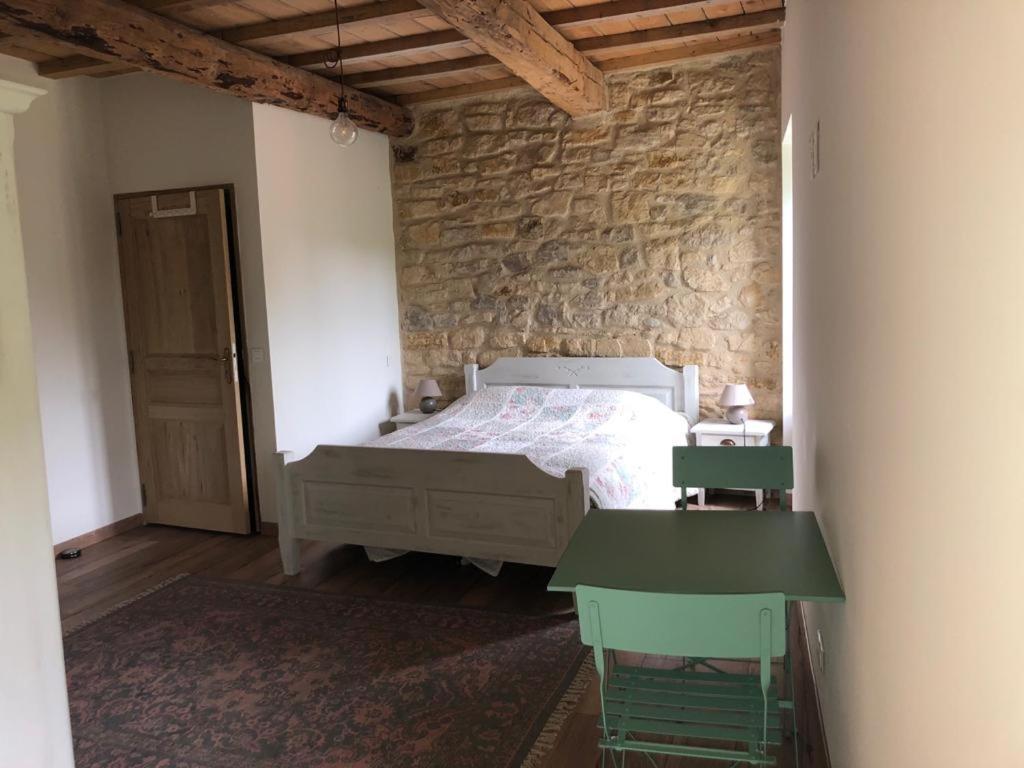 Chambre Du Tilleul - Charme, Confort Et Piscine Sigonce Ngoại thất bức ảnh